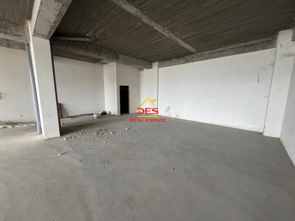 Vlore, jepet me qera ambjent biznesi Kati 0, 170 m² 3.500 € (Lungomare)