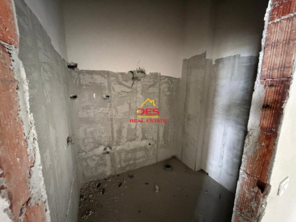 Vlore, jepet me qera ambjent biznesi Kati 0, 170 m² 3.500 € (Lungomare)