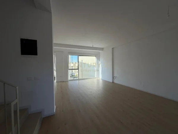 Tirane, shitet Vile 4+1+Ballkon Kati 2, 196 m² 380.000 € (Farke)