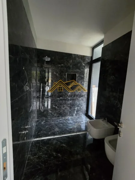 Durres, shitet apartament 2+1+Ballkon , 138 m² 345.000 € (currila)