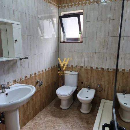Tirane, jepet me qera apartament 2+1+Ballkon Kati 2, 95 m² 550 € (KODRA E DIELLIT)