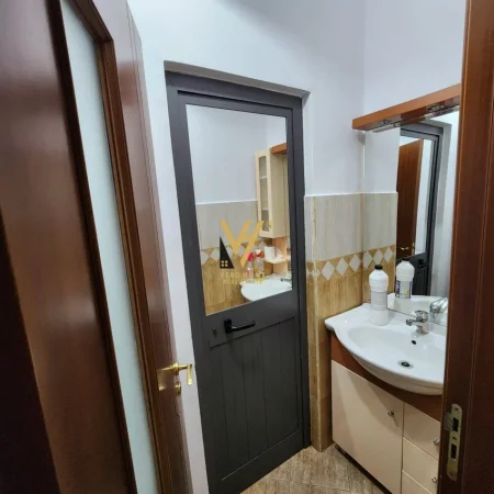 Tirane, jepet me qera apartament 2+1+Ballkon Kati 2, 95 m² 550 € (KODRA E DIELLIT)
