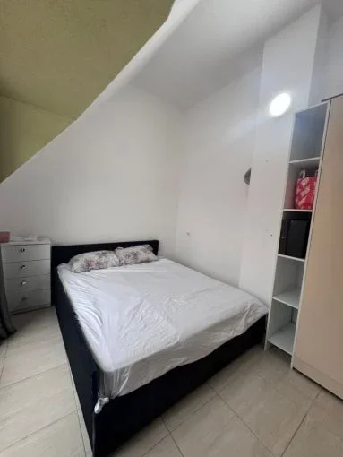 Tirane, jepet me qera apartament 1+1+Aneks+Ballkon Kati 5, 50 m² 350 € (kinostudio)