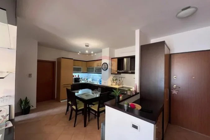 Tirane, shitet apartament Kati 4, 117 m² 279.000 € (Komuna e Parisit)