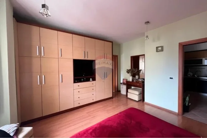 Tirane, shitet apartament Kati 4, 117 m² 279.000 € (Komuna e Parisit)