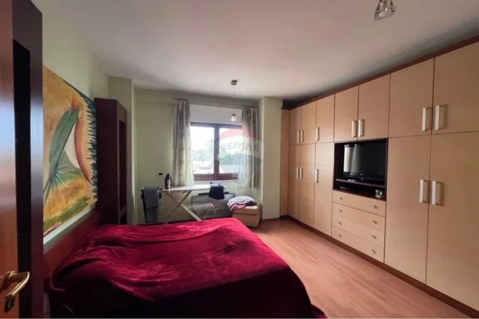 Tirane, shitet apartament Kati 4, 117 m² 279.000 € (Komuna e Parisit)