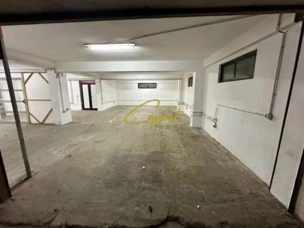 Tirane, jepet me qera magazine Kati -1, 240 m² 1.000 € (DON BOSKO)