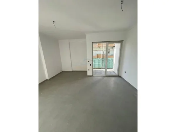 Tirane, shitet apartament 2+1 Kati 2, 83 m² 83.000 € (Institut)