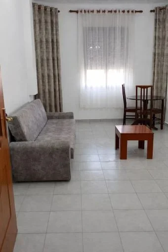 Tirane, jepet me qera apartament 1+1+Aneks+Ballkon Kati 4, 40 m² 650 € (ish blloku , blloku)