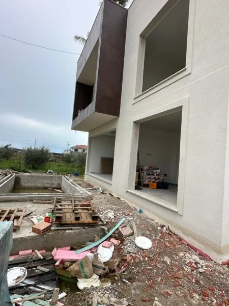 Spille, shitet Vile 3+1+Aneks+Ballkon Kati 2, 350 m²  (Spille,Kavaje)