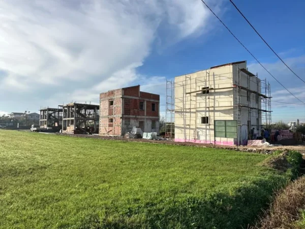 Spille, shitet Vile 3+1+Aneks+Ballkon Kati 2, 350 m²  (Spille,Kavaje)