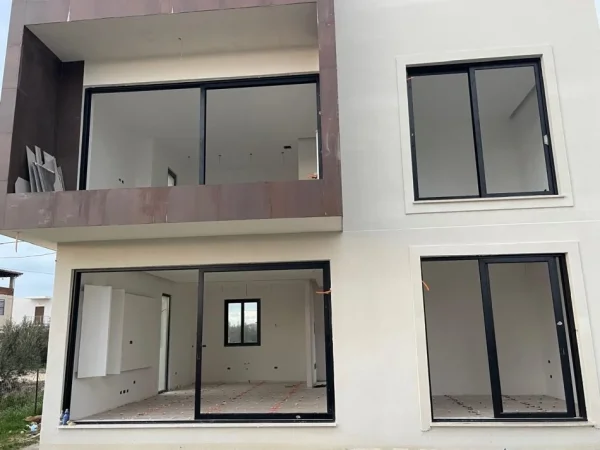 Spille, shitet Vile 3+1+Aneks+Ballkon Kati 2, 350 m²  (Spille,Kavaje)