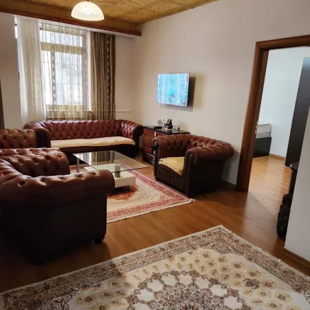 Tirane, jepet me qera apartament 2+1 Kati 2, 95 m² 550 € (KODRA E DIELLIT)