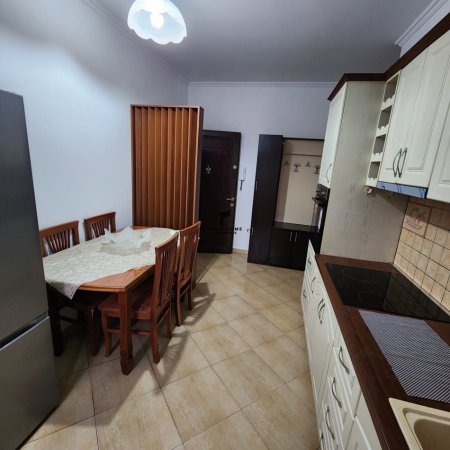 Tirane, jepet me qera apartament 2+1 Kati 2, 95 m² 550 € (KODRA E DIELLIT)
