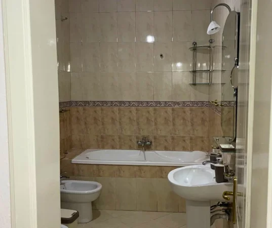 Tirane, jepet me qera apartament 2+1 Kati 4, 102 m² 690 € (Parku Olimpik)