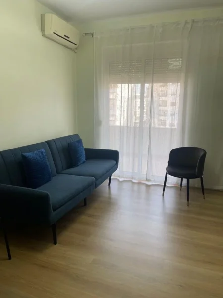 Tirane, jepet me qera apartament 1+1+Ballkon Kati 5, 63 m² 600 € (600)