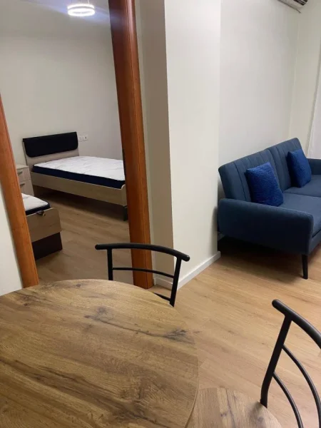 Tirane, jepet me qera apartament 1+1+Ballkon Kati 5, 63 m² 600 € (600)