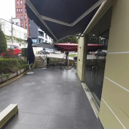 Tirane, shitet nga Pronari, pa-komision bar-kafe Kati 0, 140 m² 320.000 € (Rruga Ali Visha)