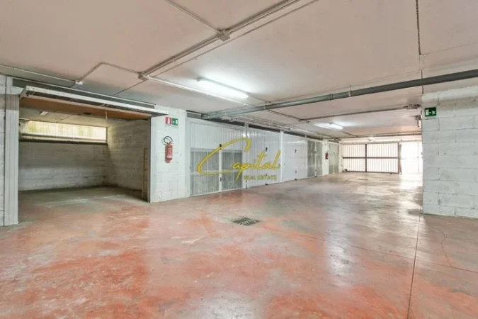 Tirane, jepet me qera magazine Kati 0, 80 m² 600 € (YZBERISHT)