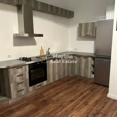 Tirane, jepet me qera apartament 2+1 Kati 8, 110 m² 750 € (Zogu i Zi)
