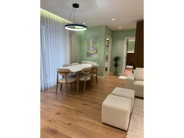 Tirane, jepet me qera apartament 2+1 Kati 8, 