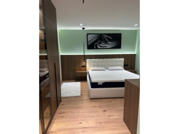 Tirane, jepet me qera apartament 2+1 Kati 8, 