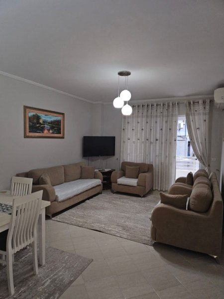 Tirane, jepet me qera apartament 2+1+Ballkon Kati 2, 100 m² 600 € (KODRA E DIELLIT)