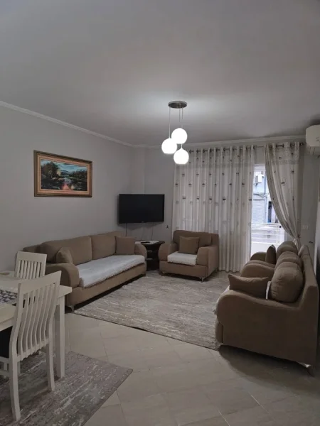Tirane, jepet me qera apartament 2+1+Ballkon Kati 2, 100 m² 600 € (KODRA E DIELLIT)