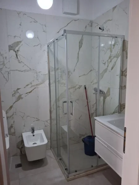 Tirane, jepet me qera garsonier 1+1 Kati 8, 50 m² 40.000 € (Zogu i zi)