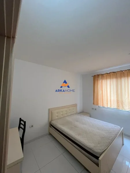 Tirane, jepet me qera apartament 2+1+Ballkon Kati 4, 140 m² 363 € 