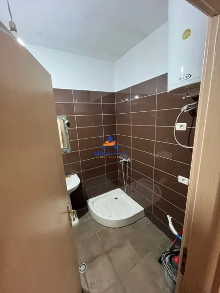 Tirane, jepet me qera apartament 2+1+Ballkon Kati 4, 140 m² 363 € 