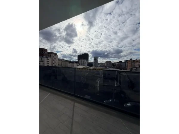 Tirane, jepet me qera zyre Kati 2, 93 m² 700 € (Rruga Egnatia , Don Bosko)