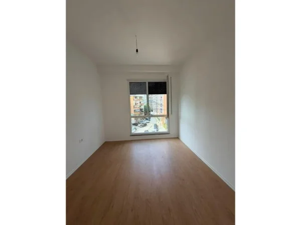 Tirane, jepet me qera zyre Kati 2, 93 m² 700 € (Rruga Egnatia , Don Bosko)