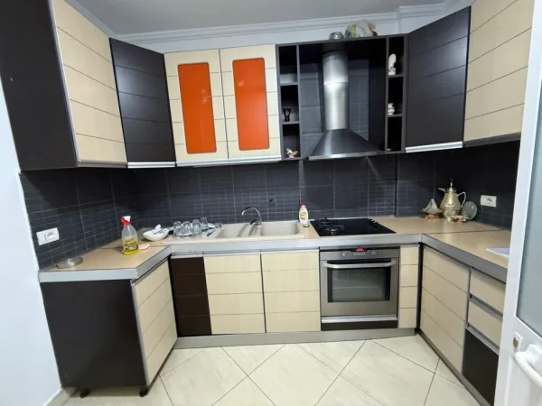 Tirane, shitet apartament 3+1 Kati 5, 167 m² 500.000 € (BLLOKU)