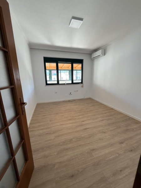 Tirane, shitet apartament 3+1 Kati 5, 167 m² 500.000 € (BLLOKU)