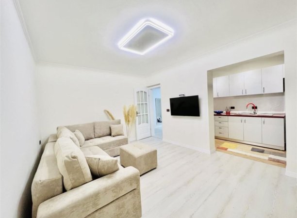 Tirane, jepet me qera apartament 1+1 Kati 3, 65 m² 600 € (STADIUMI DINAMO)
