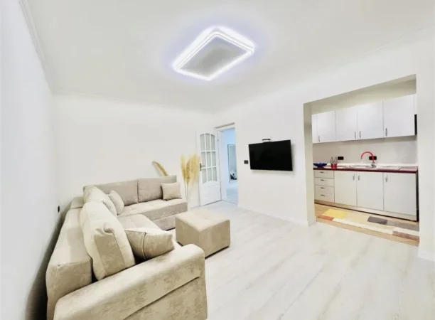 Tirane, jepet me qera apartament 1+1 Kati 3, 65 m² 600 € (STADIUMI DINAMO)