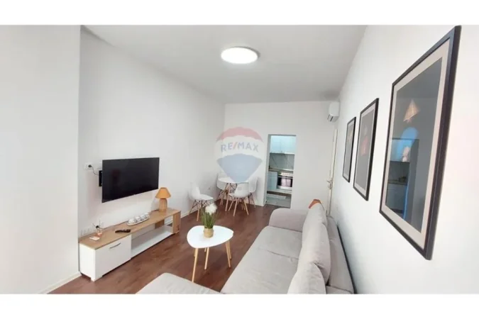 Tirane, jepet me qera apartament 2+1 Kati 4, 110 m² 1.200 € (Komuna e Parisit)