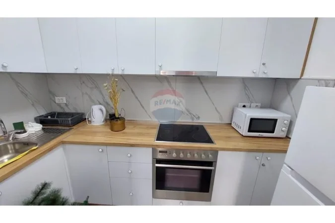 Tirane, jepet me qera apartament 2+1 Kati 4, 110 m² 1.200 € (Komuna e Parisit)