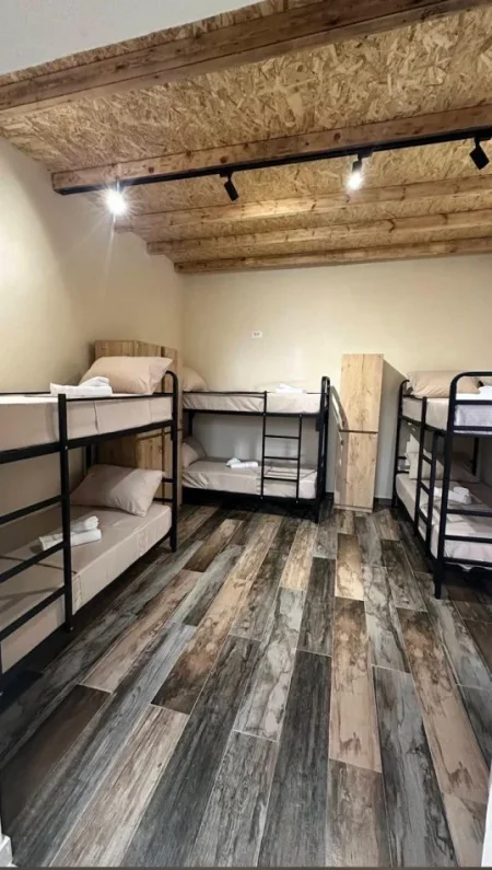 Tirane, jepet me qera hotel Kati 3, 300 m² 5.000 € (MYSLYM SHYRI)