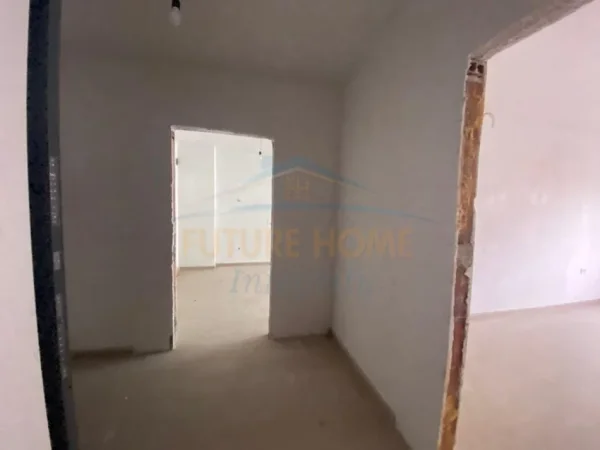 Tirane, shitet apartament 1+1+Ballkon Kati 1, 74 m² 136.000 € (Rruga Jordan Misja)