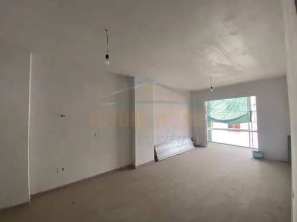 Tirane, shitet apartament 1+1+Ballkon Kati 1, 74 m² 136.000 € (Rruga Jordan Misja)