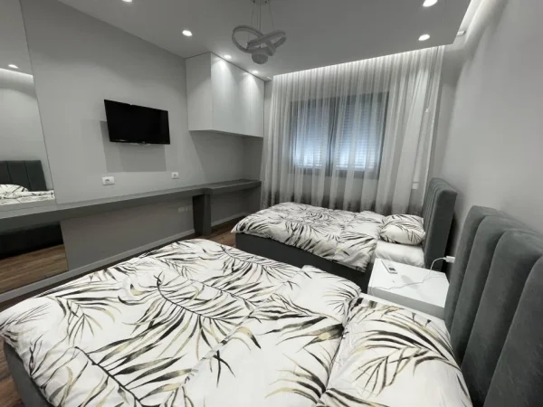 Tirane, jepet me qera apartament 2+1+Aneks+Ballkon Kati 2, 118 m² 900 € (Ali Demi)