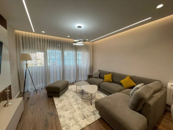 Tirane, jepet me qera apartament 2+1+Aneks+Ballkon Kati 2, 118 m² 900 € (Ali Demi)
