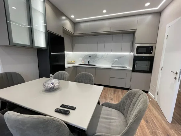 Tirane, jepet me qera apartament 2+1+Aneks+Ballkon Kati 2, 118 m² 900 € (Ali Demi)