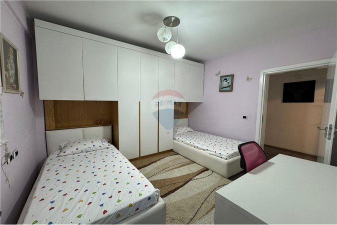 Tirane, jepet me qera apartament 2+1 Kati 5, 111 m² 950 € (Medar Shtylla)