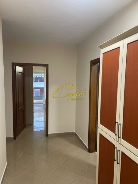 Tirane, jepet me qera apartament 2+1 Kati 4, 100 m² 800 € (LIQENI I THATE)