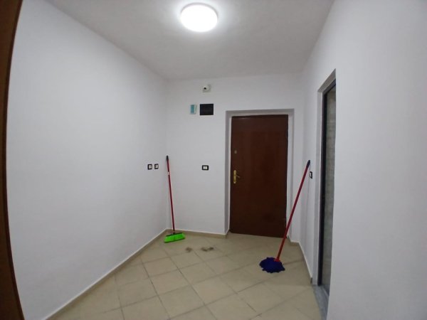 Tirane, jepet me qera ambjent biznesi Kati 2, 60 m² 60.000 Leke (Rruga e Durresit)