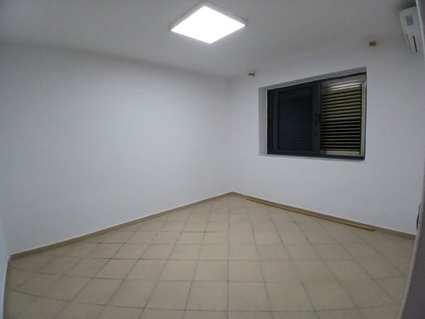 Tirane, jepet me qera ambjent biznesi Kati 2, 60 m² 60.000 Leke (Rruga e Durresit)