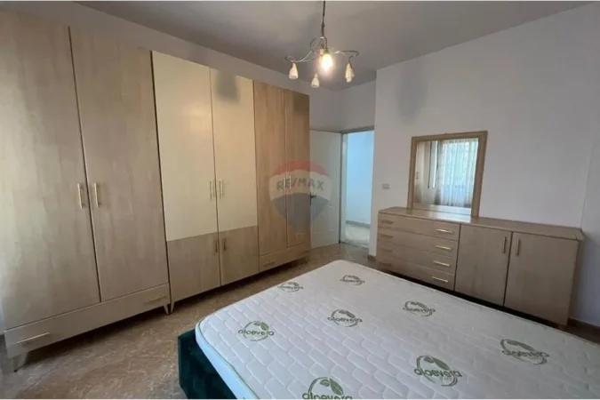 Tirane, jepet me qera apartament 2+1+Ballkon Kati 4, 109 m² 650 € (Kompleksi Dinamo)